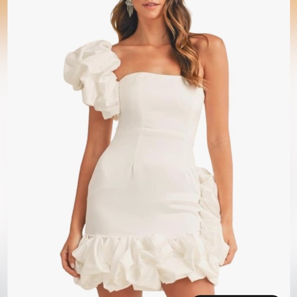 White Ruffled One-Shoulder Dress - Picture 3 of 4